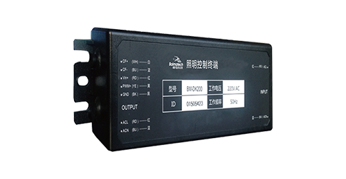 單/雙燈控制器，對所接負載（燈具）實現(xiàn)單獨送電與斷電操作、LED燈具無極調(diào)光、燈具電參量采集、燈桿監(jiān)測控制、遠程在線升級等功能。
