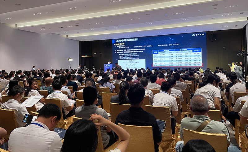 現(xiàn)場演講.jpg